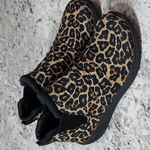 Ryka Womens Leopard Print Ankle Boots..7.5